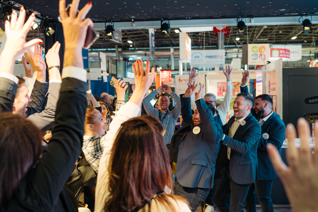 Franc succès au salon de la franchise Expo Paris 2024 de Primo Conciergerie. Toute l'équipe est en joie.