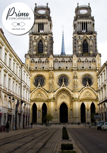 Cathédrale d'Orléans avec ses deux tours imposantes.