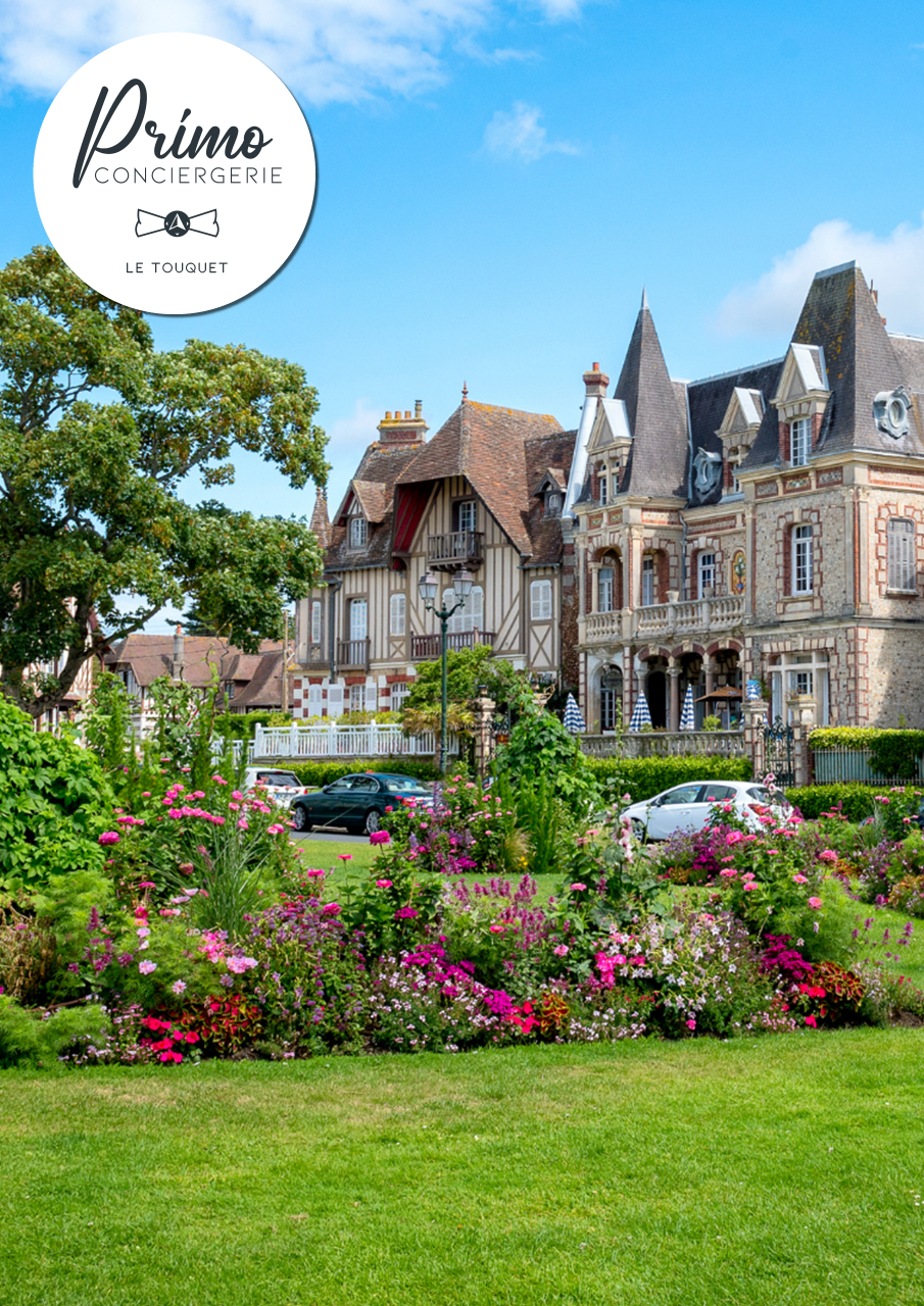 Maisons de style anglo-normand avec jardin fleuri au Touquet.