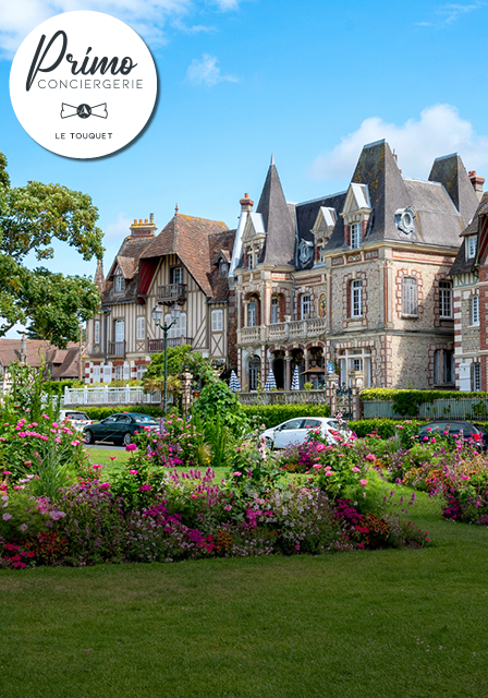 Maisons de style anglo-normand avec jardin fleuri au Touquet.